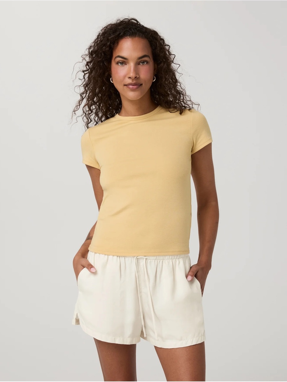 Vuori Women's Everyday Cotton Stretch Fitted Tee in Butter Size Medium